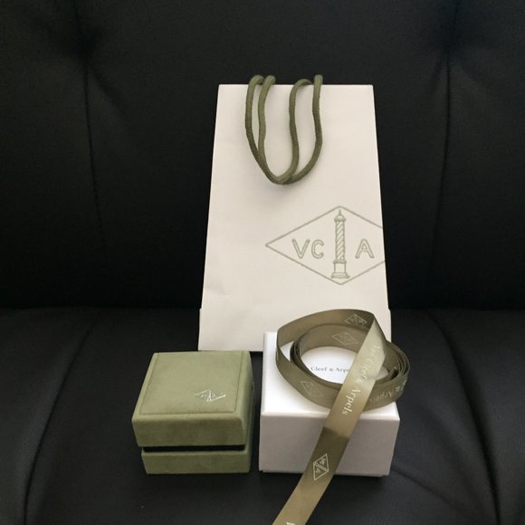 Van Cleef & Arpels Jewelry - Van Cleef & Arpels Gift Box set